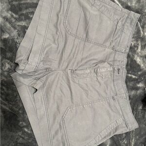 Old Navy Women's Cargo Shorts in Light Gray